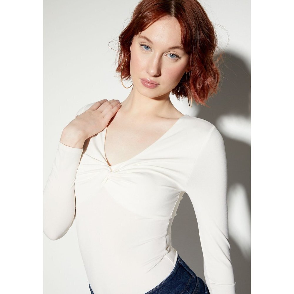 rue21 Long Sleeve Twist Front Bodysuit in Ivory‎ - Size Large